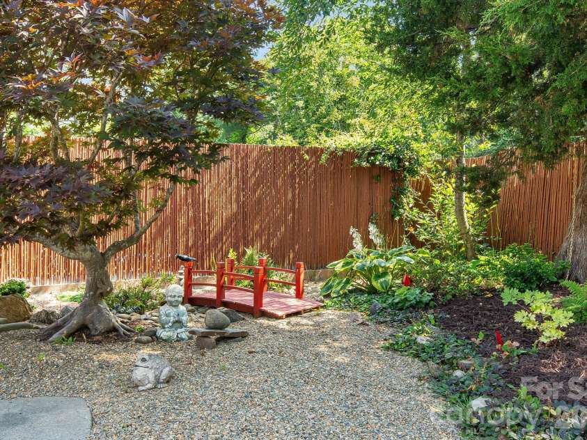43 Chadwick Wade Drive, Asheville, NC 28804.  MLS# CAR4391216, YatesRealty ID 33411. 