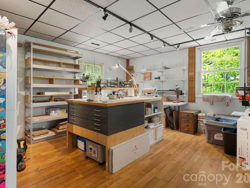 43 Chadwick Wade Drive, Asheville, NC 28804.  MLS# CAR4391216, YatesRealty ID 33411. 