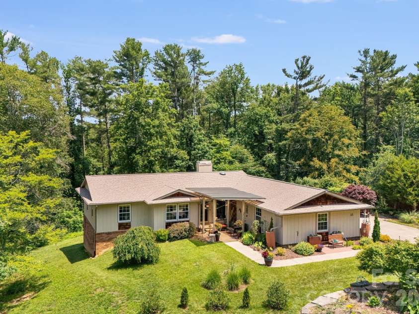 43 Chadwick Wade Drive, Asheville, NC 28804.  MLS# CAR4391216, YatesRealty ID 33411. 