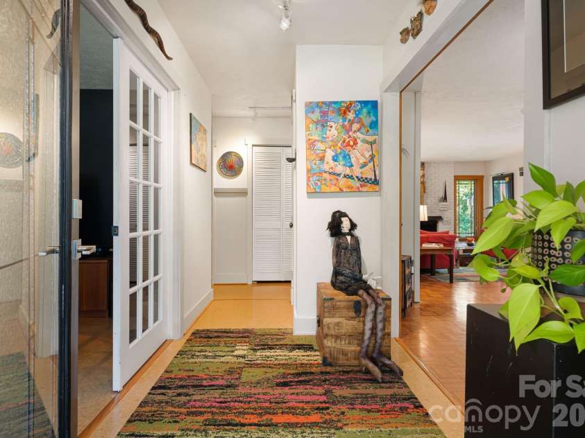 43 Chadwick Wade Drive, Asheville, NC 28804.  MLS# CAR4391216, YatesRealty ID 33411. 
