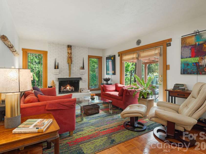 43 Chadwick Wade Drive, Asheville, NC 28804.  MLS# CAR4391216, YatesRealty ID 33411. 