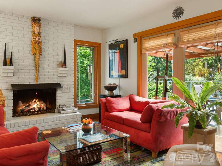 43 Chadwick Wade Drive, Asheville, NC 28804.  MLS# CAR4391216, YatesRealty ID 33411. 