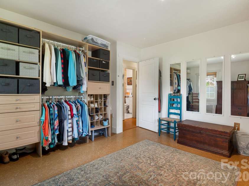 43 Chadwick Wade Drive, Asheville, NC 28804.  MLS# CAR4391216, YatesRealty ID 33411. 