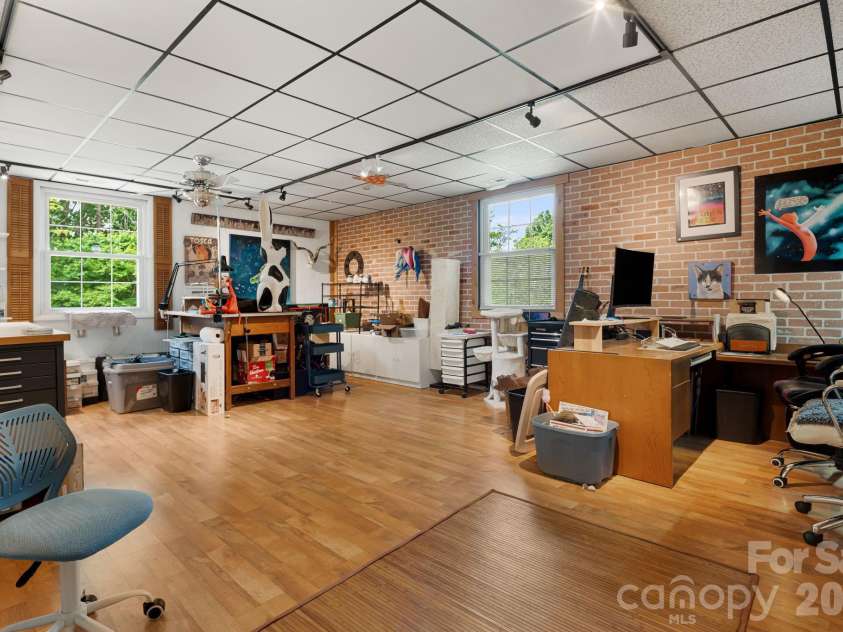 43 Chadwick Wade Drive, Asheville, NC 28804.  MLS# CAR4391216, YatesRealty ID 33411. 