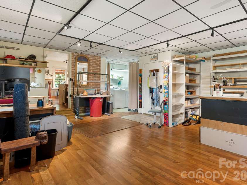 43 Chadwick Wade Drive, Asheville, NC 28804.  MLS# CAR4391216, YatesRealty ID 33411. 