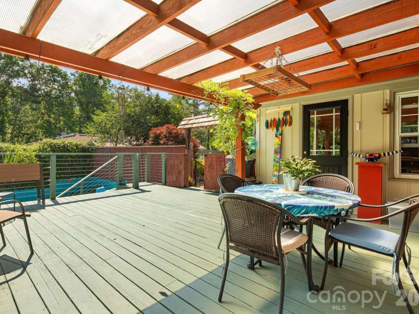 43 Chadwick Wade Drive, Asheville, NC 28804.  MLS# CAR4391216, YatesRealty ID 33411. 