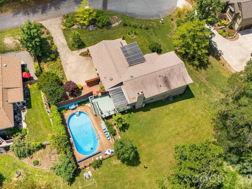 43 Chadwick Wade Drive, Asheville, NC 28804.  MLS# CAR4391216, YatesRealty ID 33411. 