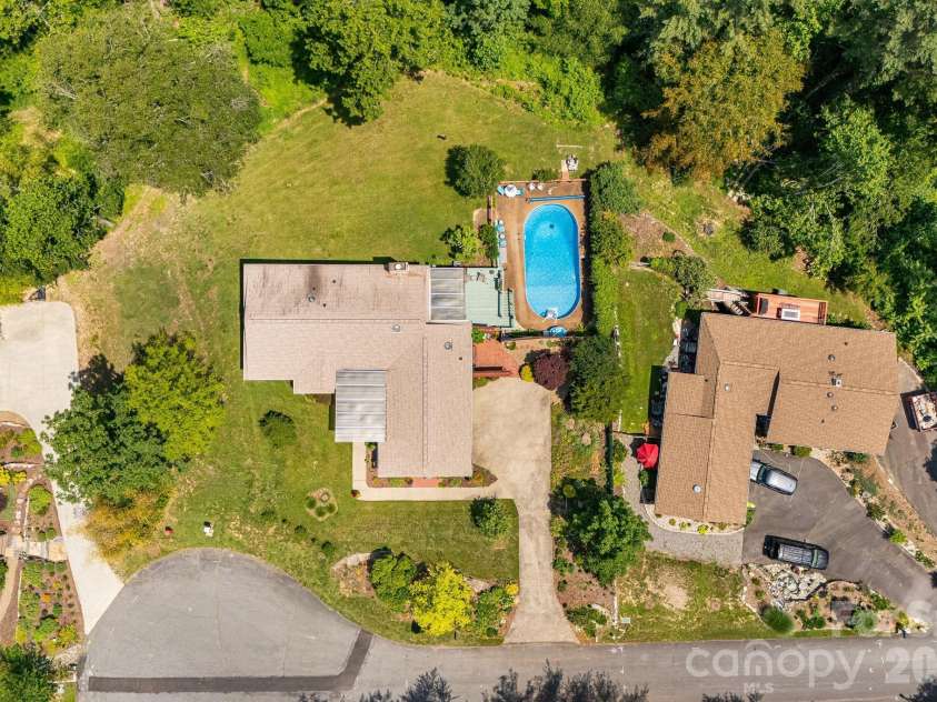 43 Chadwick Wade Drive, Asheville, NC 28804.  MLS# CAR4391216, YatesRealty ID 33411. 