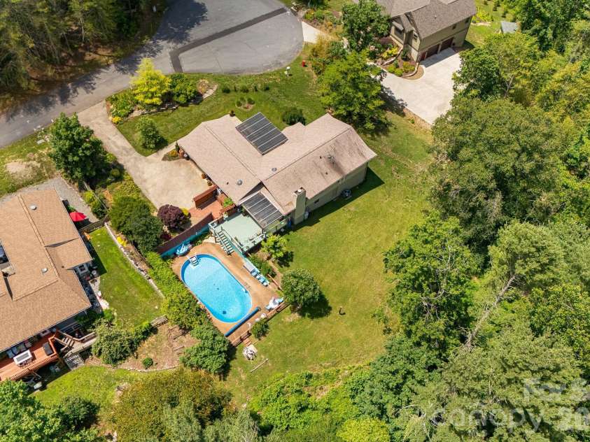 43 Chadwick Wade Drive, Asheville, NC 28804.  MLS# CAR4391216, YatesRealty ID 33411. 