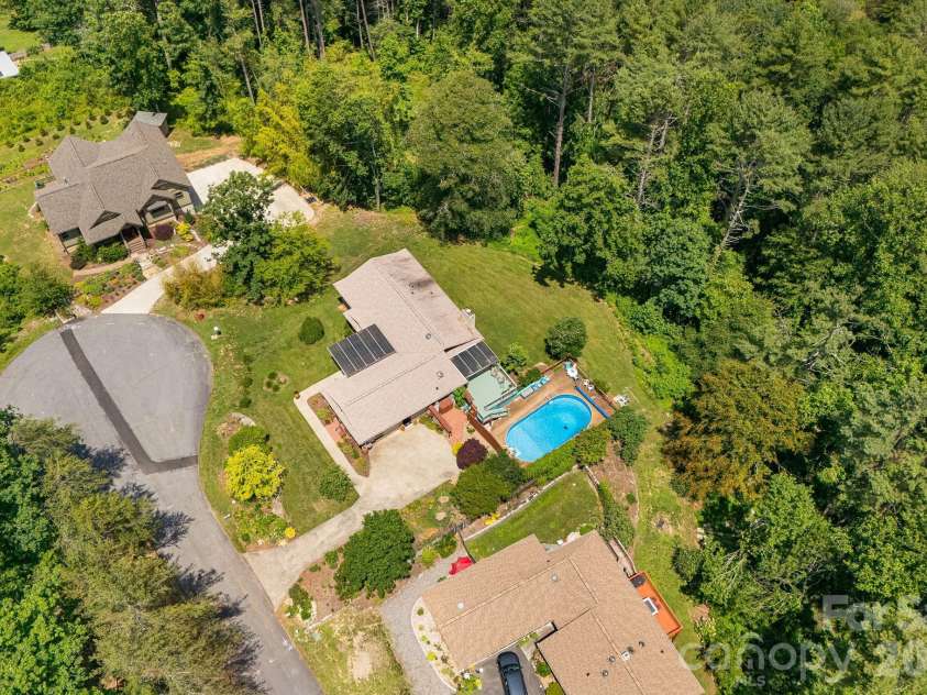 43 Chadwick Wade Drive, Asheville, NC 28804.  MLS# CAR4391216, YatesRealty ID 33411. 