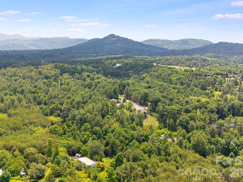 43 Chadwick Wade Drive, Asheville, NC 28804.  MLS# CAR4391216, YatesRealty ID 33411. 
