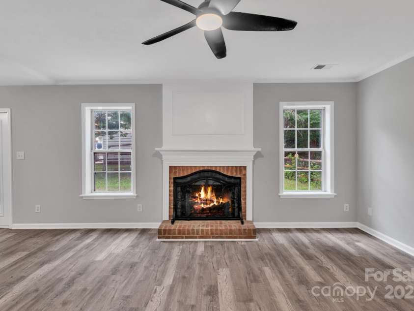 11440 Laurel View Drive, Charlotte, NC 28273.  MLS# CAR4293867, YatesRealty ID 33412. 