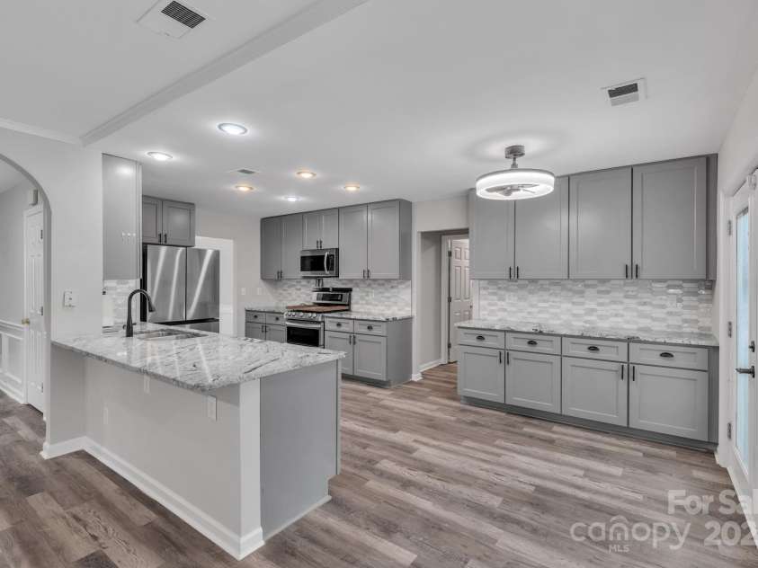 11440 Laurel View Drive, Charlotte, NC 28273.  MLS# CAR4293867, YatesRealty ID 33412. 