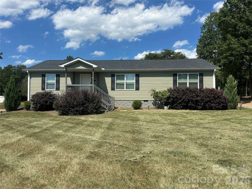 330 Memorial Highway, Harmony, NC 28634.  MLS# CAR4393700, YatesRealty ID 33412. 