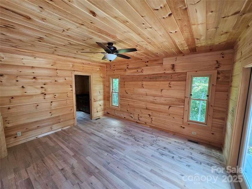 266 Potomac Falls Drive, Black Mountain, NC 28711.  MLS# CAR4293950, YatesRealty ID 33413. 