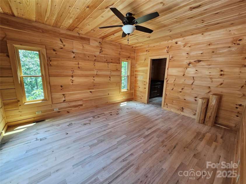 266 Potomac Falls Drive, Black Mountain, NC 28711.  MLS# CAR4293950, YatesRealty ID 33413. 