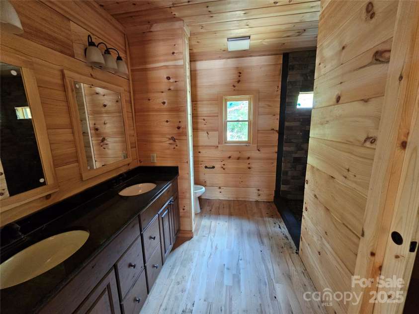 266 Potomac Falls Drive, Black Mountain, NC 28711.  MLS# CAR4293950, YatesRealty ID 33413. 