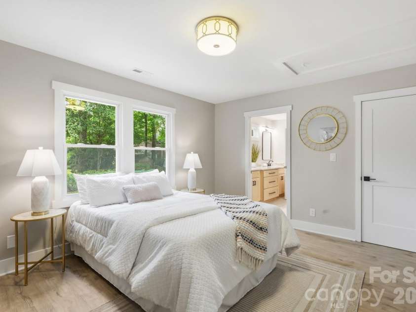 3800 Lovett Circle, Charlotte, NC 28210.  MLS# CAR4389040, YatesRealty ID 33413. Bed 3