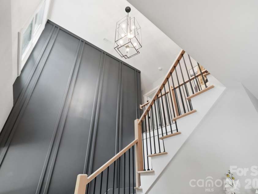 3800 Lovett Circle, Charlotte, NC 28210.  MLS# CAR4389040, YatesRealty ID 33413. Custom feature wall in the two story foyer and White oak treads and risers