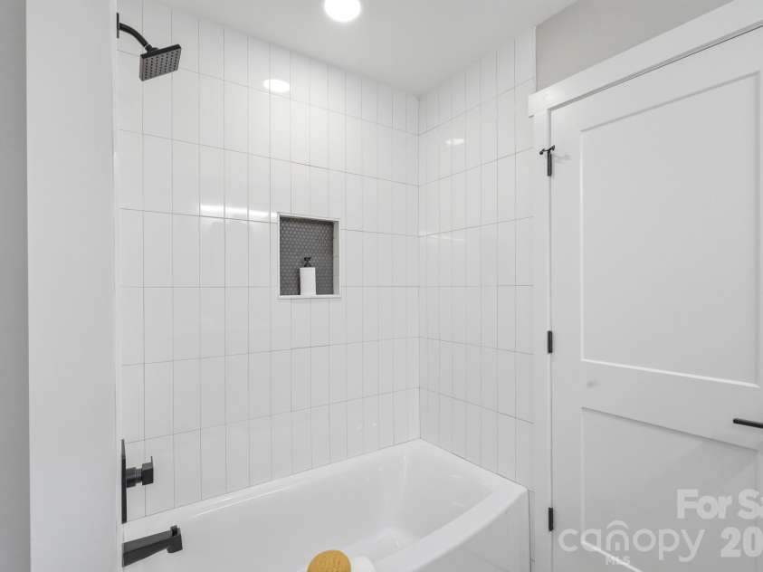 3800 Lovett Circle, Charlotte, NC 28210.  MLS# CAR4389040, YatesRealty ID 33413. Custom tilework