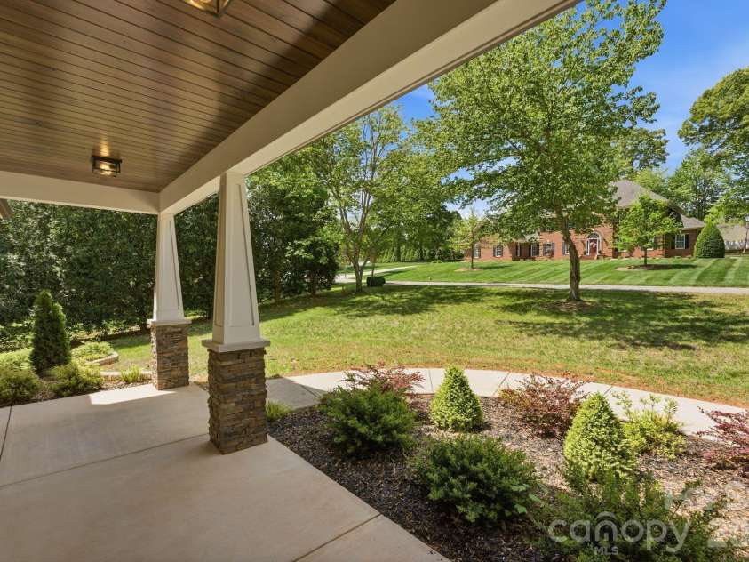 2442 Falcon Lane, Statesville, NC 28625.  MLS# CAR4365520, YatesRealty ID 33414. 