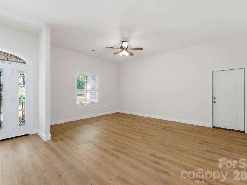 2442 Falcon Lane, Statesville, NC 28625.  MLS# CAR4365520, YatesRealty ID 33414. 