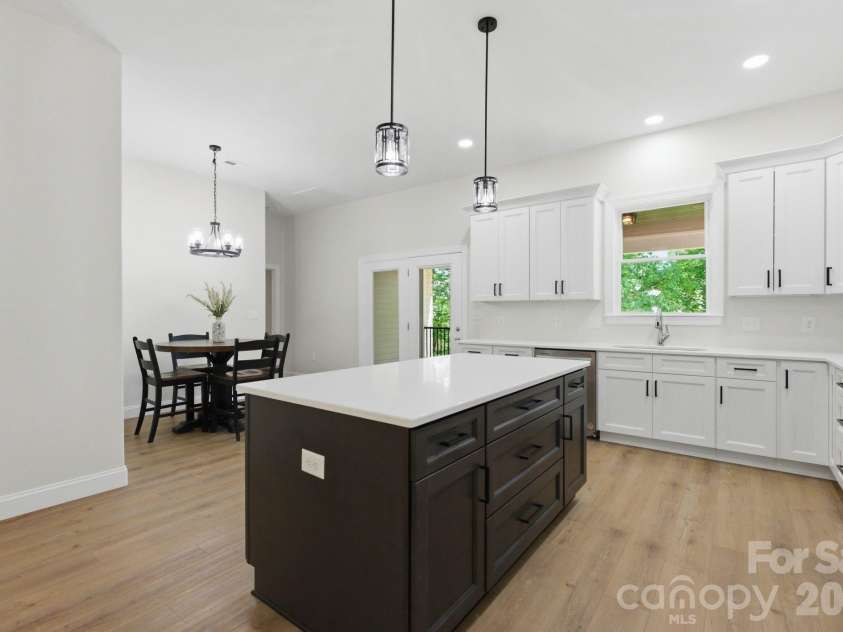 2442 Falcon Lane, Statesville, NC 28625.  MLS# CAR4365520, YatesRealty ID 33414. 