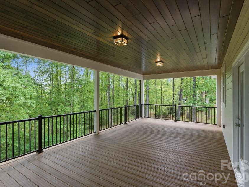 2442 Falcon Lane, Statesville, NC 28625.  MLS# CAR4365520, YatesRealty ID 33414. 