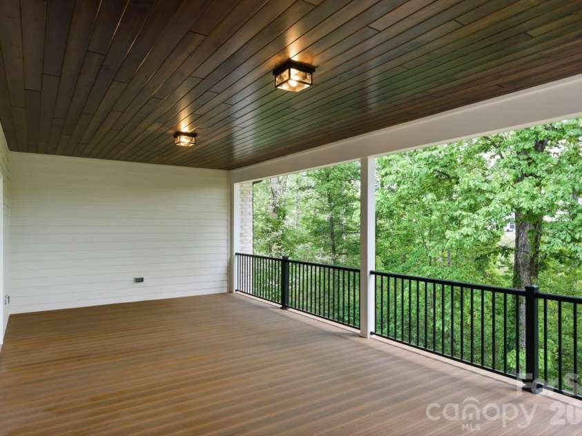 2442 Falcon Lane, Statesville, NC 28625.  MLS# CAR4365520, YatesRealty ID 33414. 