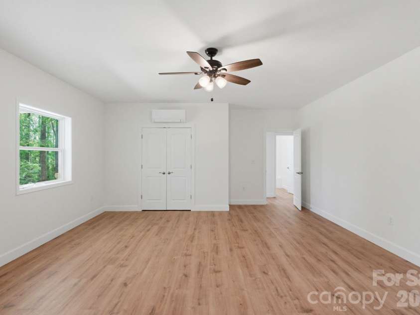 2442 Falcon Lane, Statesville, NC 28625.  MLS# CAR4365520, YatesRealty ID 33414. 