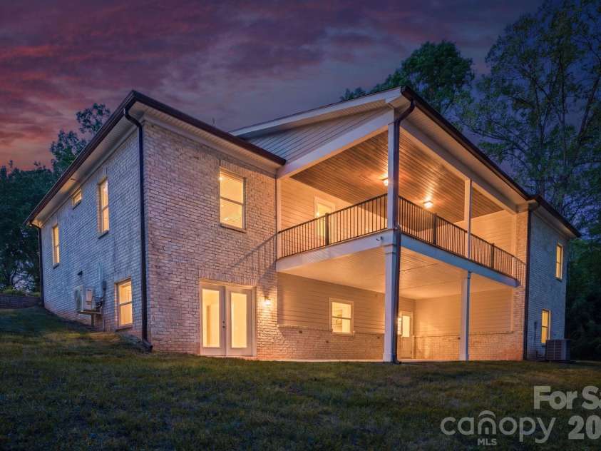 2442 Falcon Lane, Statesville, NC 28625.  MLS# CAR4365520, YatesRealty ID 33414. 