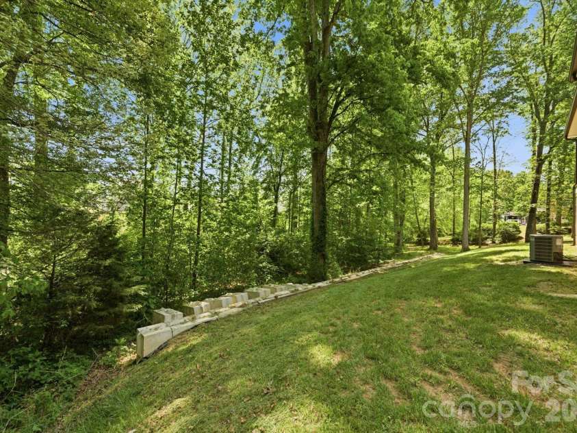 2442 Falcon Lane, Statesville, NC 28625.  MLS# CAR4365520, YatesRealty ID 33414. 
