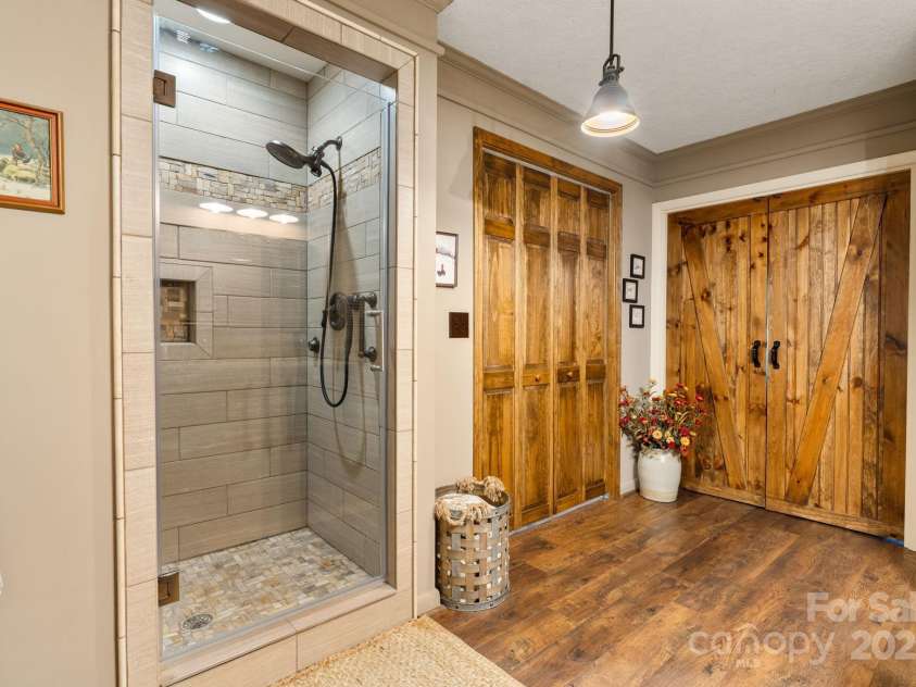 3054 Spencer Heights Drive, Lenoir, NC 28645.  MLS# CAR4294182, YatesRealty ID 33414. 