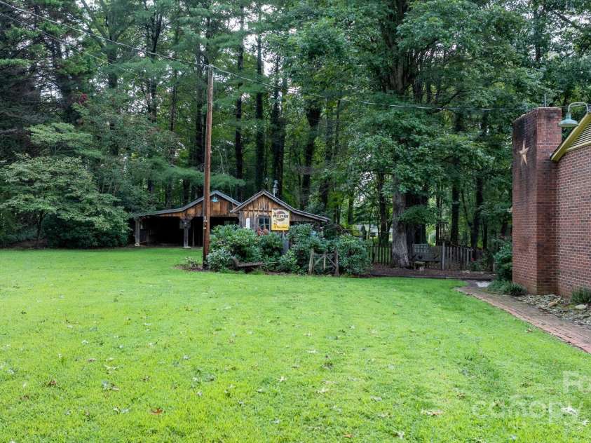 3054 Spencer Heights Drive, Lenoir, NC 28645.  MLS# CAR4294182, YatesRealty ID 33414. 