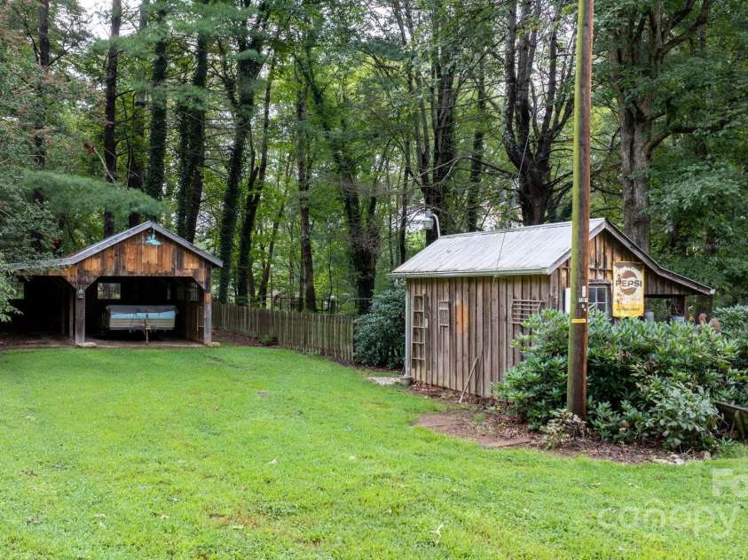 3054 Spencer Heights Drive, Lenoir, NC 28645.  MLS# CAR4294182, YatesRealty ID 33414. 