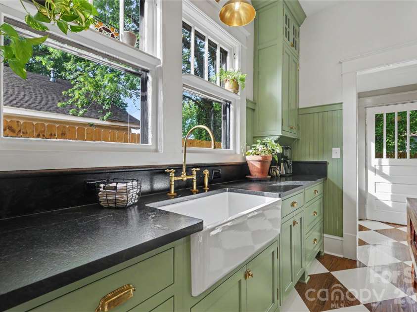 118 Miller Street, Salisbury, NC 28144.  MLS# CAR4378670, YatesRealty ID 33416. 