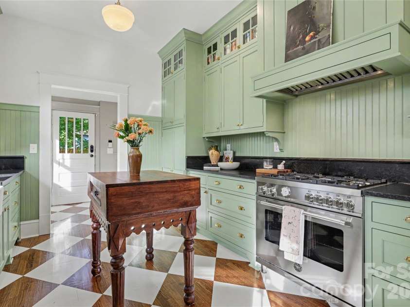 118 Miller Street, Salisbury, NC 28144.  MLS# CAR4378670, YatesRealty ID 33416. 