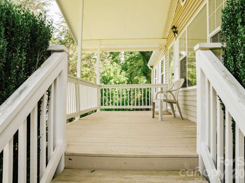 2391 Hickory Knoll Road, Franklin, NC 28734.  MLS# CAR4395956, YatesRealty ID 33418. 