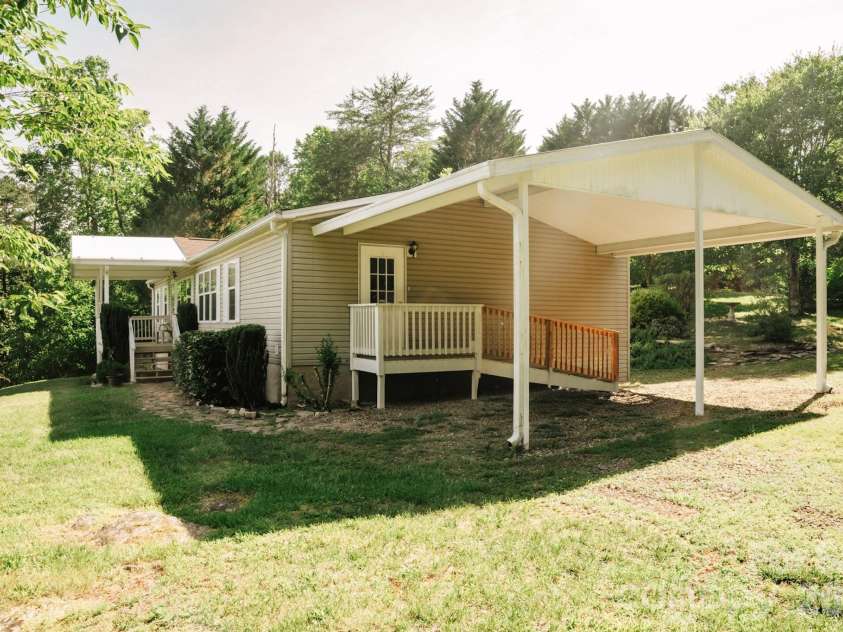 2391 Hickory Knoll Road, Franklin, NC 28734.  MLS# CAR4395956, YatesRealty ID 33418. 