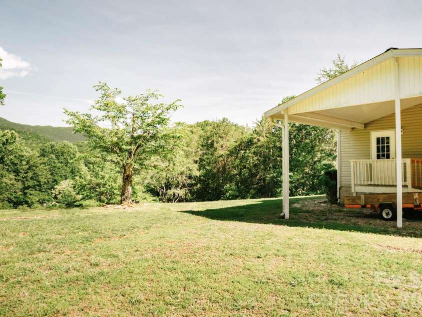 2391 Hickory Knoll Road, Franklin, NC 28734.  MLS# CAR4395956, YatesRealty ID 33418. 