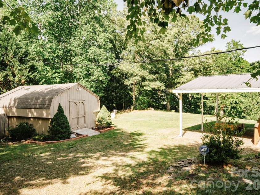2391 Hickory Knoll Road, Franklin, NC 28734.  MLS# CAR4395956, YatesRealty ID 33418. 