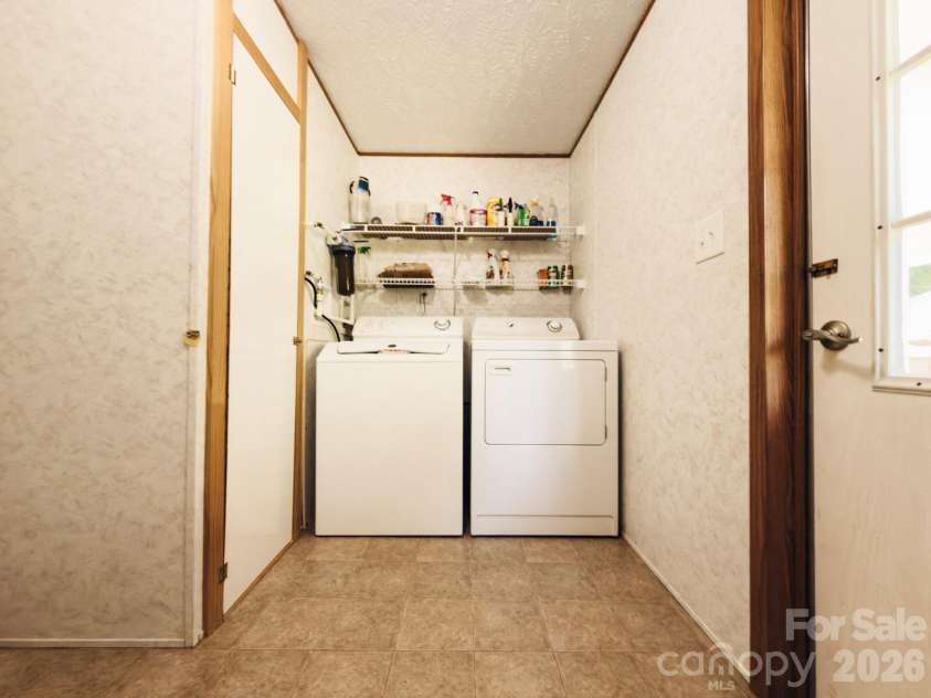 2391 Hickory Knoll Road, Franklin, NC 28734.  MLS# CAR4395956, YatesRealty ID 33418. 