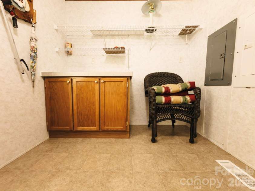 2391 Hickory Knoll Road, Franklin, NC 28734.  MLS# CAR4395956, YatesRealty ID 33418. 