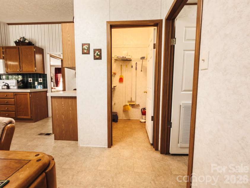 2391 Hickory Knoll Road, Franklin, NC 28734.  MLS# CAR4395956, YatesRealty ID 33418. 