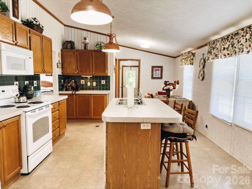 2391 Hickory Knoll Road, Franklin, NC 28734.  MLS# CAR4395956, YatesRealty ID 33418. 