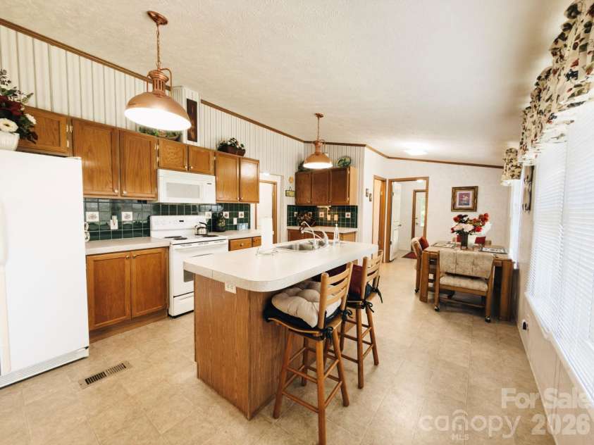 2391 Hickory Knoll Road, Franklin, NC 28734.  MLS# CAR4395956, YatesRealty ID 33418. 