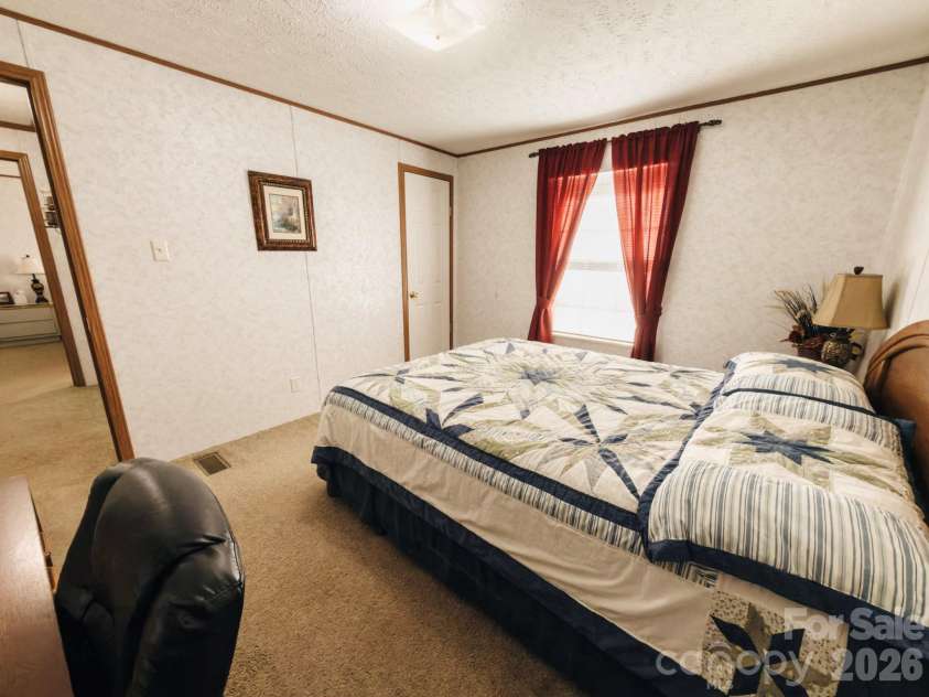 2391 Hickory Knoll Road, Franklin, NC 28734.  MLS# CAR4395956, YatesRealty ID 33418. 