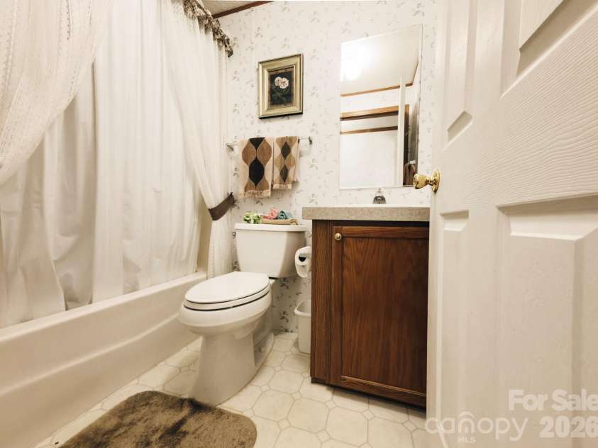 2391 Hickory Knoll Road, Franklin, NC 28734.  MLS# CAR4395956, YatesRealty ID 33418. 