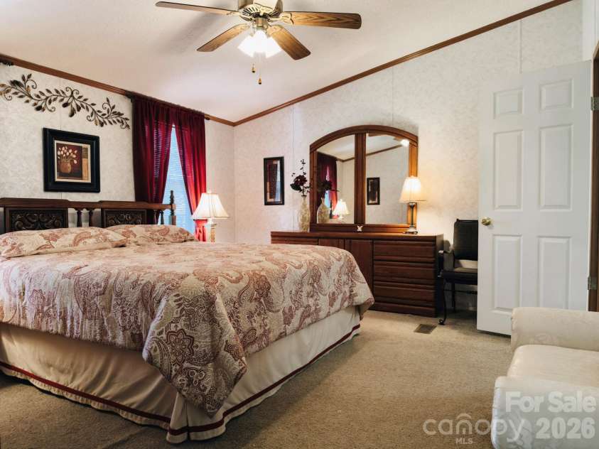 2391 Hickory Knoll Road, Franklin, NC 28734.  MLS# CAR4395956, YatesRealty ID 33418. 