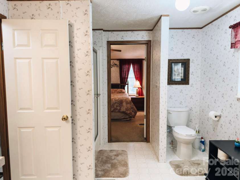 2391 Hickory Knoll Road, Franklin, NC 28734.  MLS# CAR4395956, YatesRealty ID 33418. 